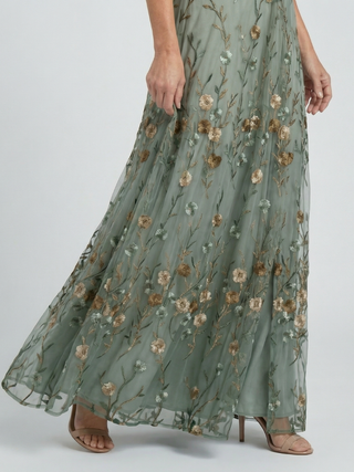 Selena™ | Vestido Maxi Halter Floral en Verde Salvia