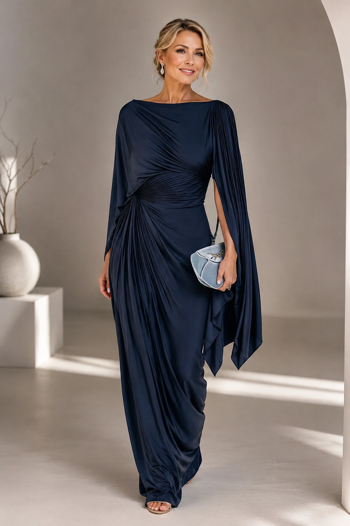 Almudena™ | Vestido Largo Plisado con Manga Capa